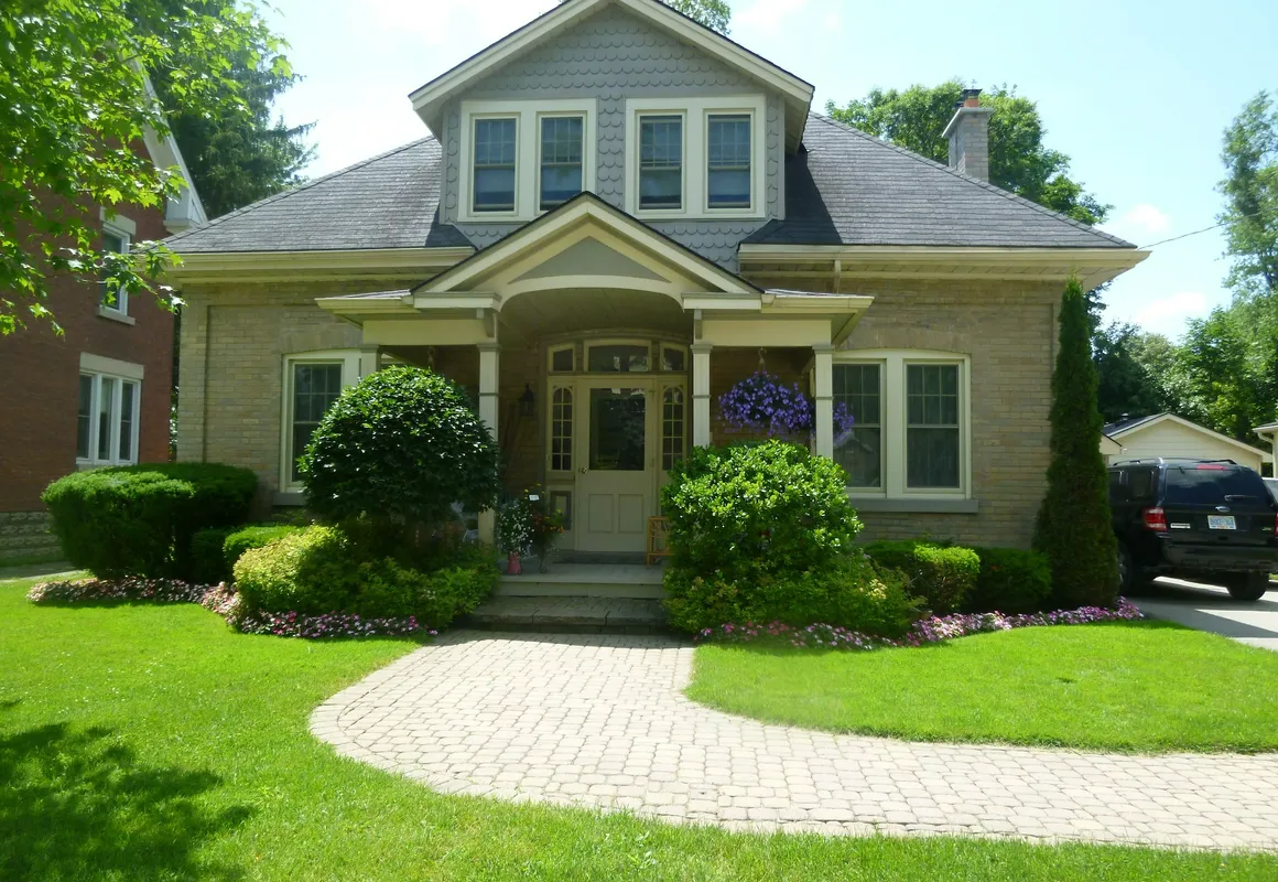 Cottage on Caledonia Bed & Breakfast hotel hero