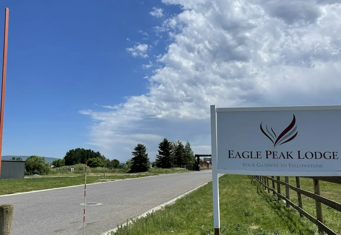 Eagle Peak Lodge & Cabins hotel hero
