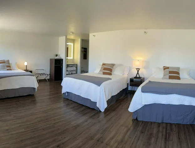 Eagle Peak Lodge & Cabins hotel detail image 4