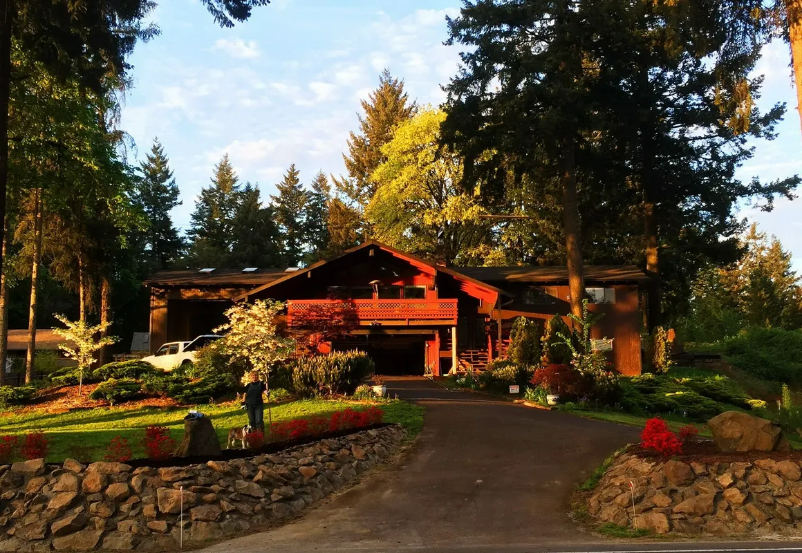 Happy Rock Inn hotel hero