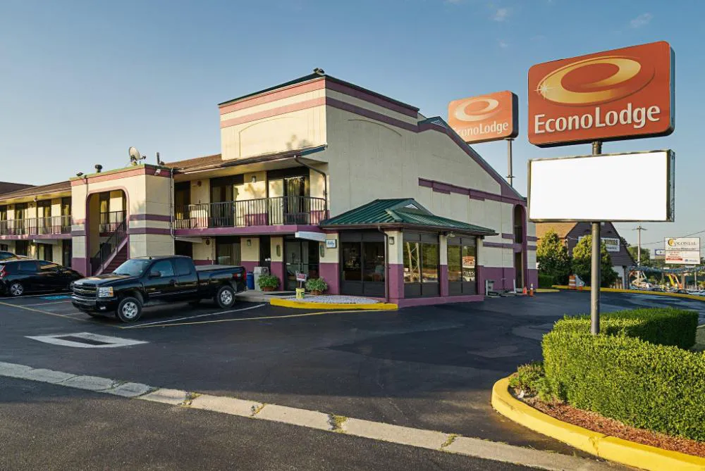 Econo Lodge Airport New Castle hotel hero