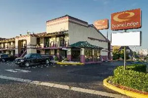 Econo Lodge Airport New Castle hotel detail image 3