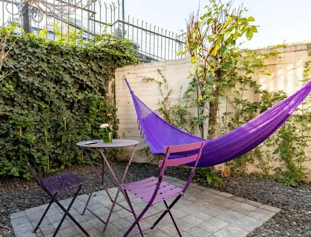 Pug Seal Polanco Anatole France hotel detail image 4