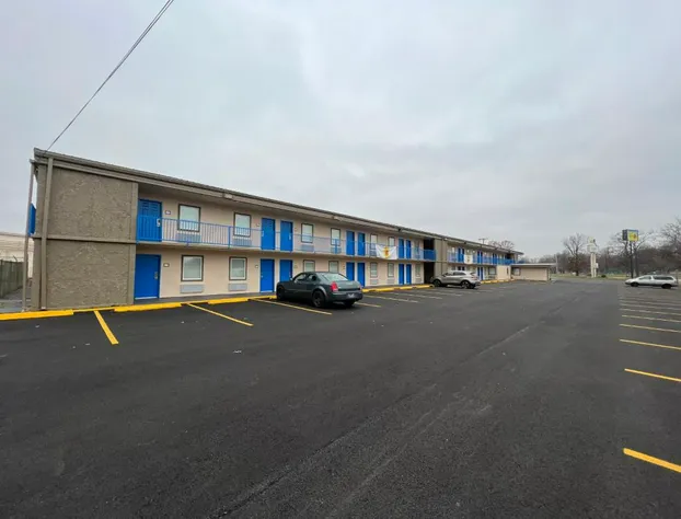 Super 8 by Wyndham Paducah I-24 Exit 4 hotel detail image 3