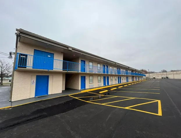 Super 8 by Wyndham Paducah I-24 Exit 4 hotel detail image 1