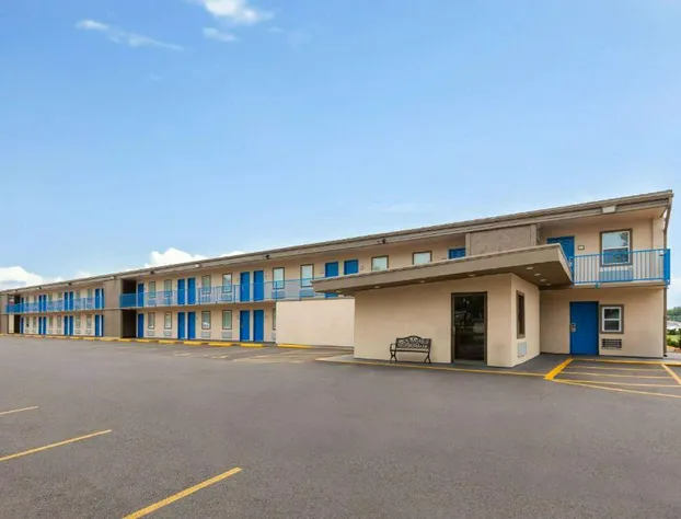 Super 8 by Wyndham Paducah I-24 Exit 4 hotel detail image 3