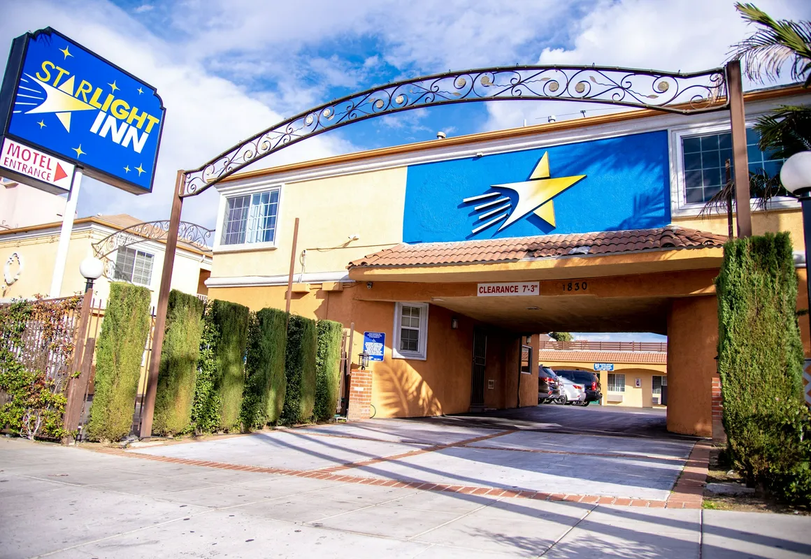 Starlight Inn La Brea hotel hero