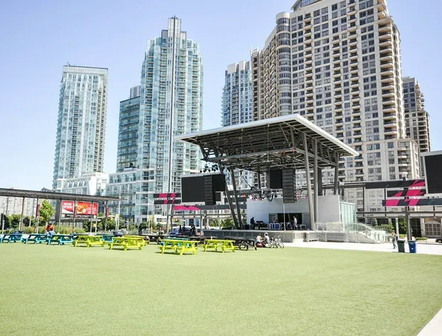 Sarkar Suites - 3880 Duke of York Blvd hotel detail image 3