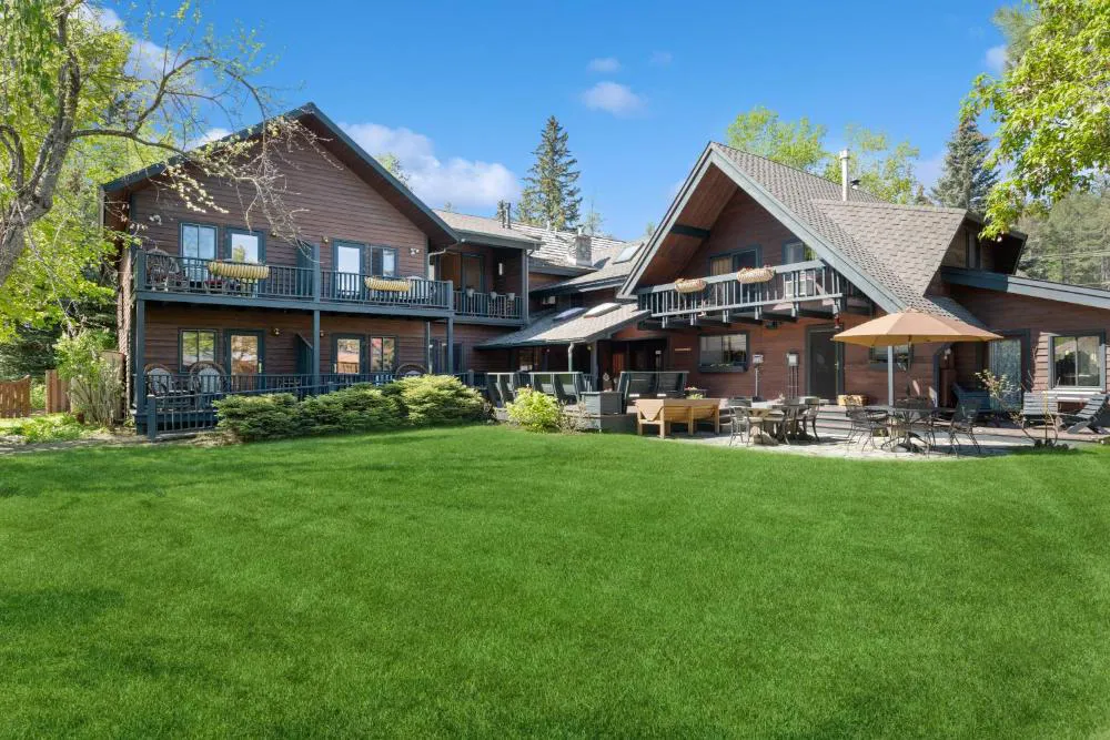 Good Medicine Lodge Bed & Breakfast hotel hero