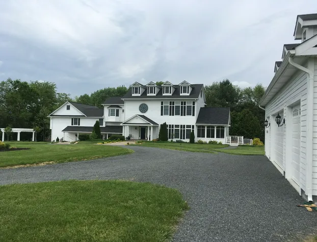 Loudoun Valley Manor hotel detail image 3