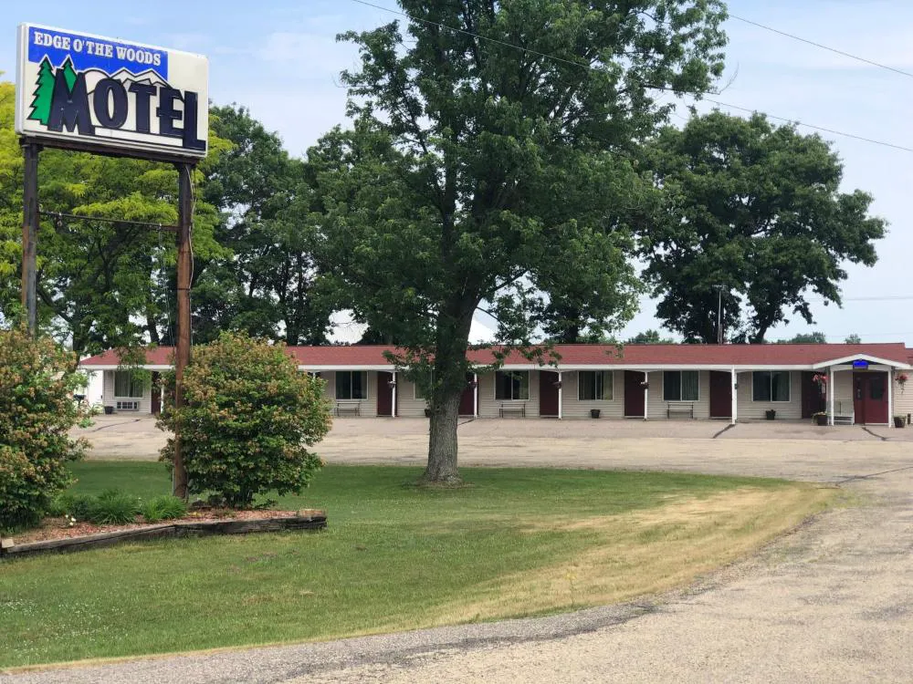 Edge Of The Woods Motel hotel hero