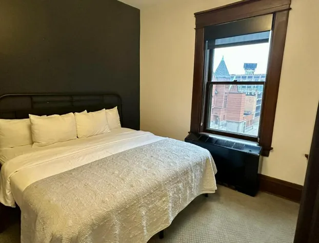 Celeste of St Paul hotel detail image 4