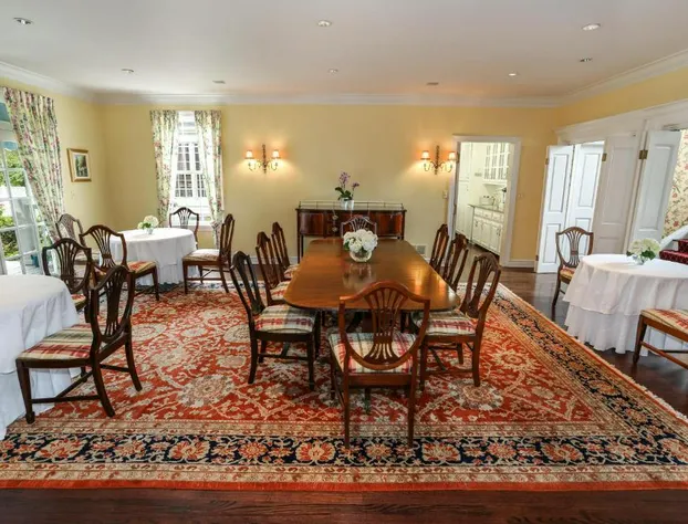 Oakmont Inn hotel detail image 4