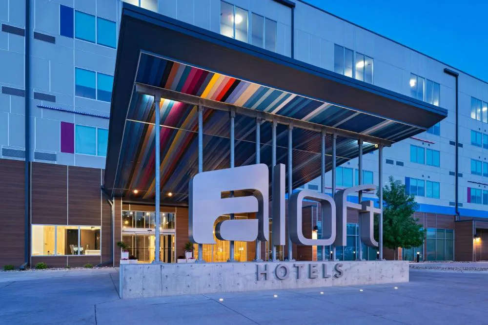 Aloft Omaha West hotel hero
