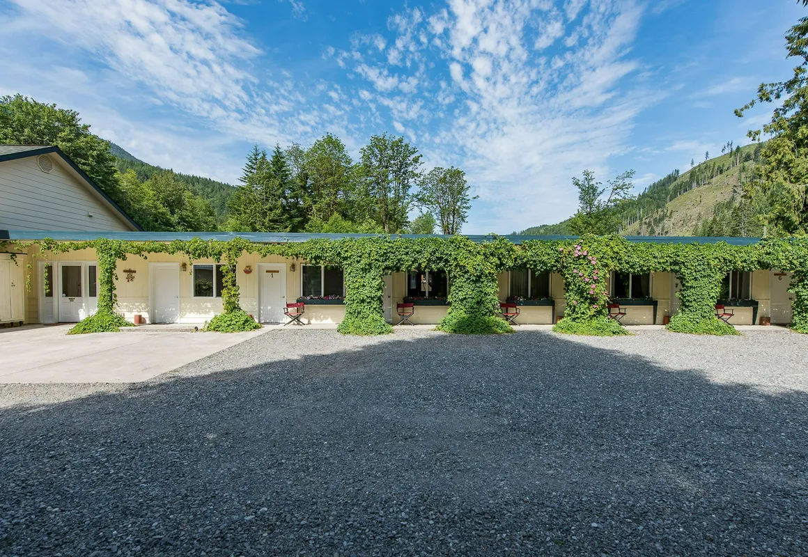 Emerald Valley Inn hotel hero