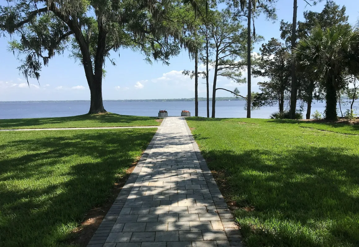 Azaleana Manor hotel hero