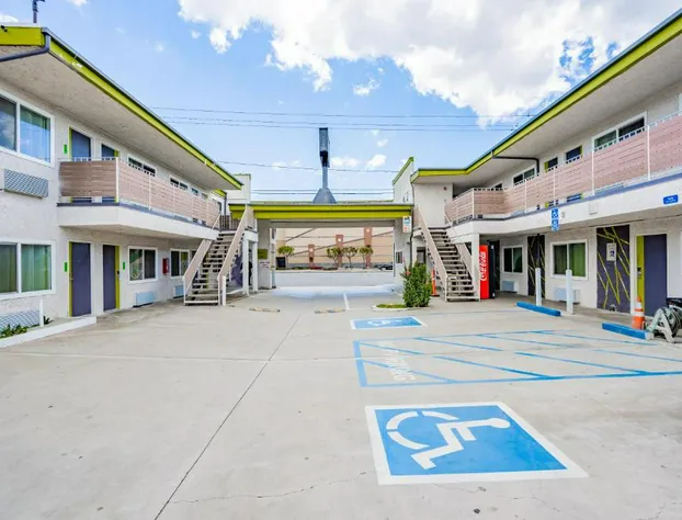 Exclusivo Inn & Suites hotel detail image 1