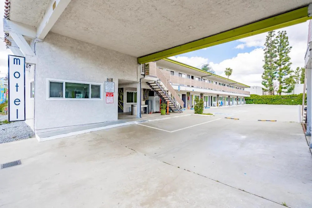 Exclusivo Inn & Suites hotel hero