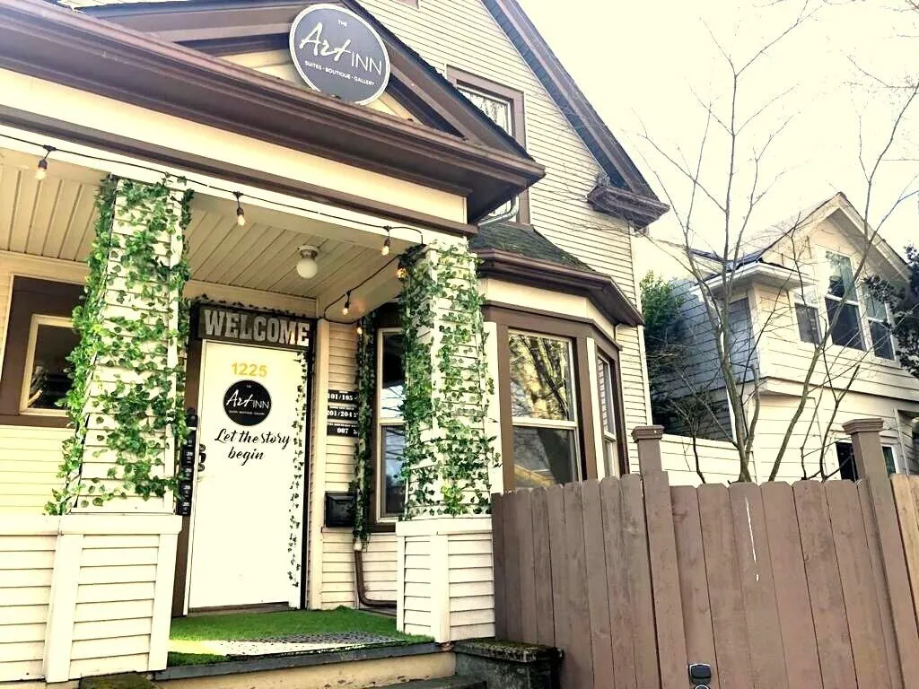 The ART INN Seattle hotel hero