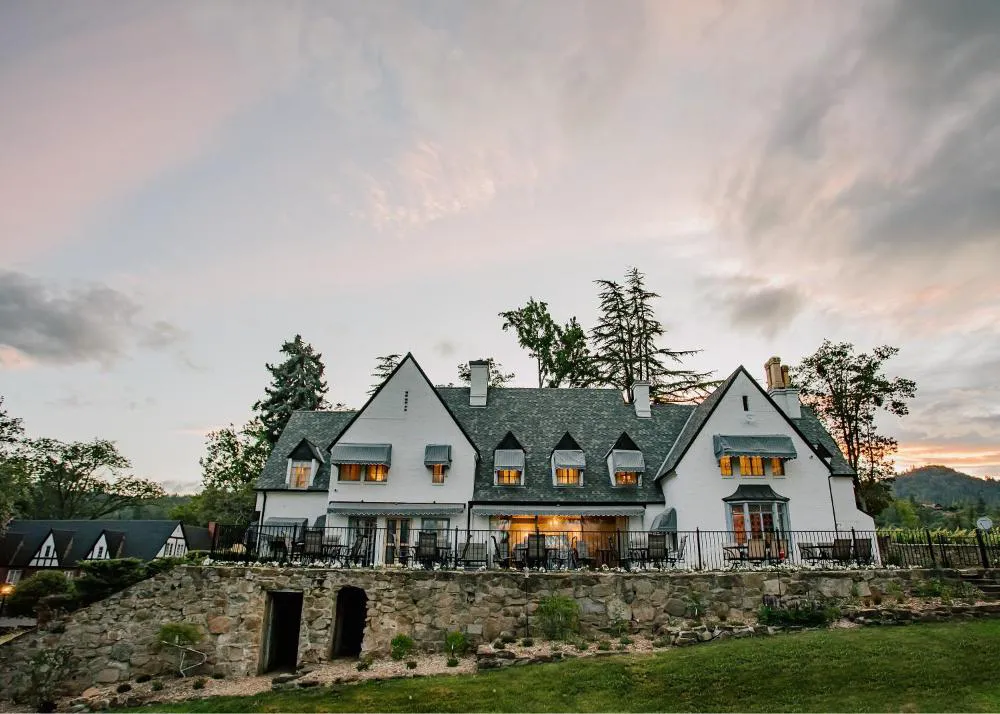 Hummingbird Estate Wine & Suites hotel hero