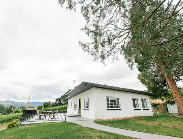 Hummingbird Estate Wine & Suites hotel detail image 2