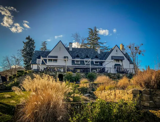 Hummingbird Estate Wine & Suites hotel detail image 4