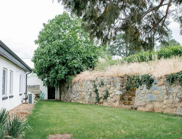 Hummingbird Estate Wine & Suites hotel detail image 4