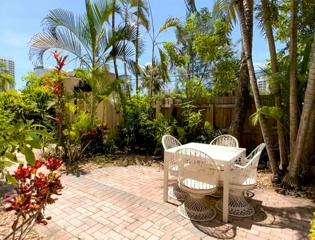 La Casa Hotel hotel detail image 2