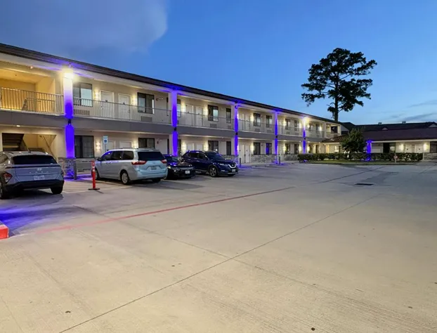 Americas Best Value Inn & Suites Houston Veterans Memorial hotel detail image 2