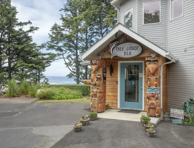Tyee Lodge Oceanfront B&B hotel detail image 4