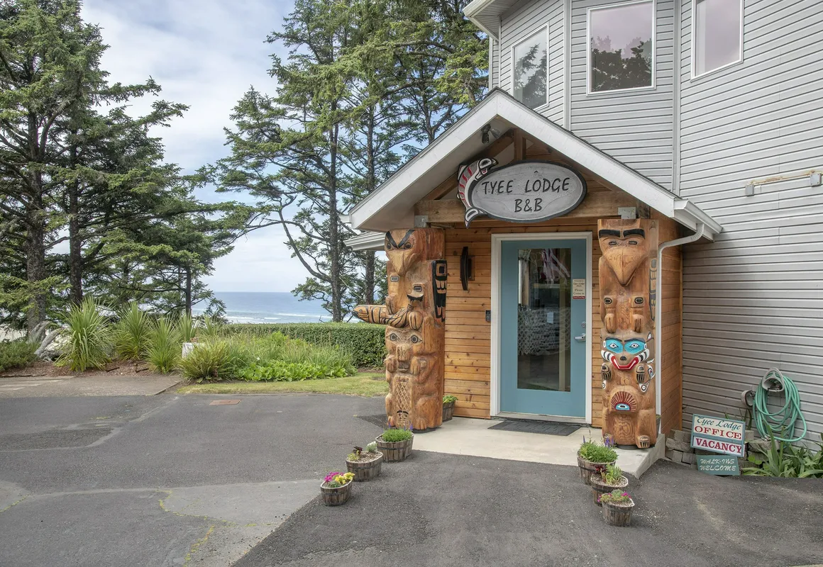 Tyee Lodge Oceanfront B&B hotel hero