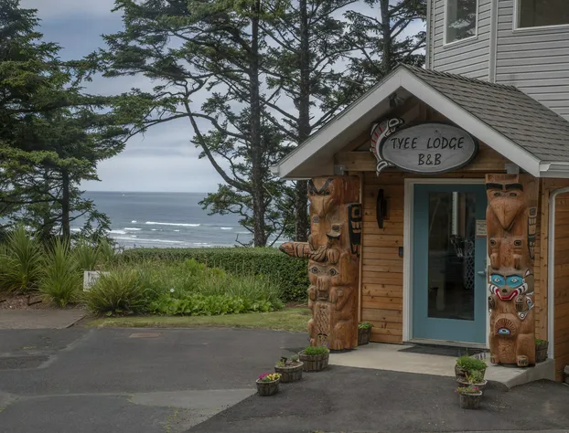 Tyee Lodge Oceanfront B&B hotel detail image 1