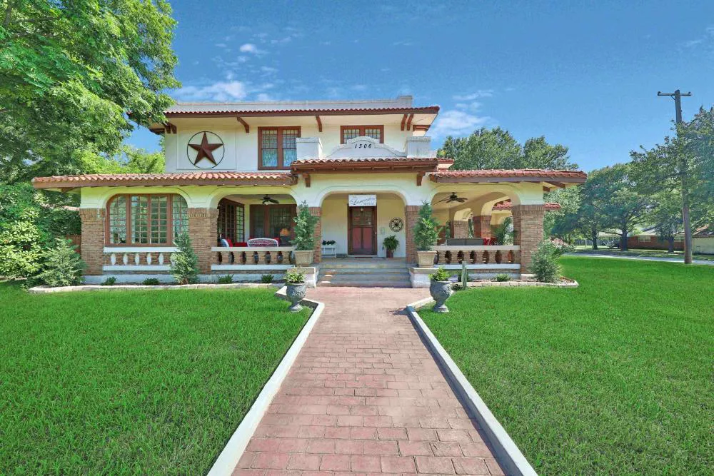 The Lancaster Manor B&B hotel hero