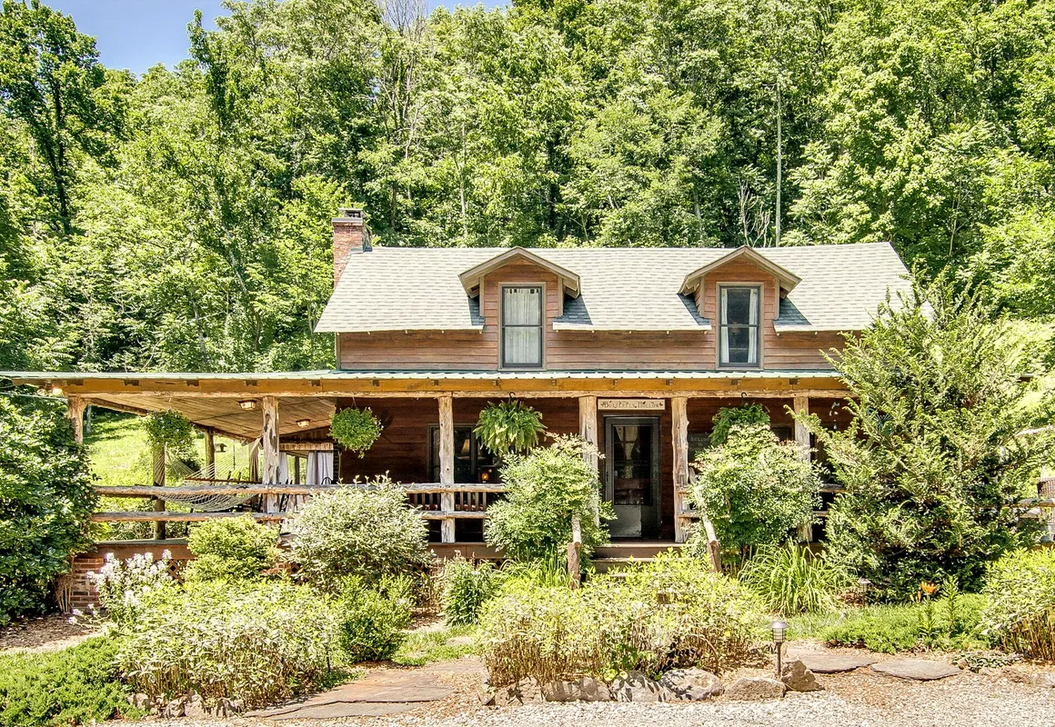 Butterfly Hollow B&B hotel hero