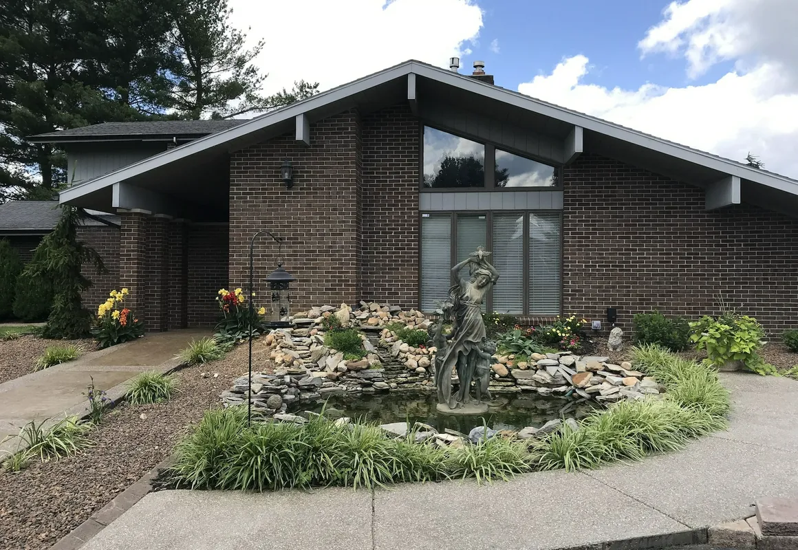 Swans Landing hotel hero