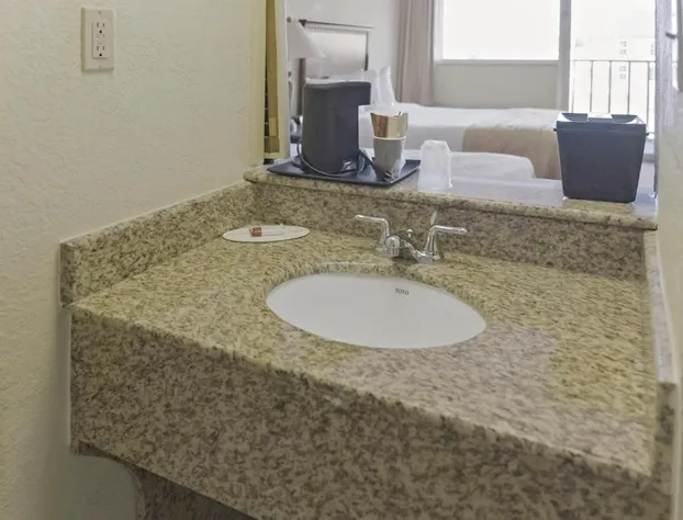 Economy Hotel Plus Wichita hotel detail image 3