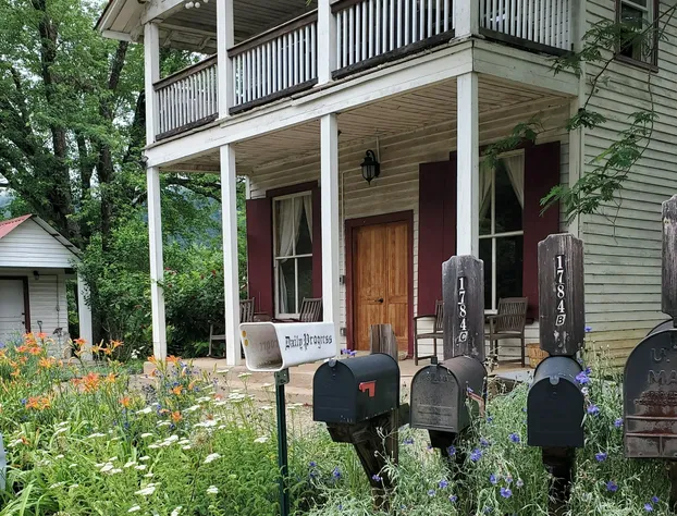 Bliss Point Farm and B&B hotel detail image 2