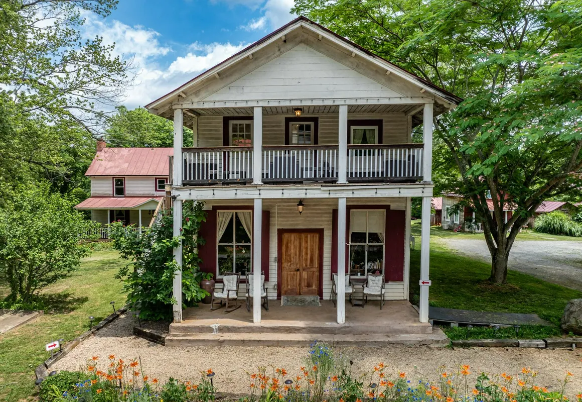 Bliss Point Farm and B&B hotel hero