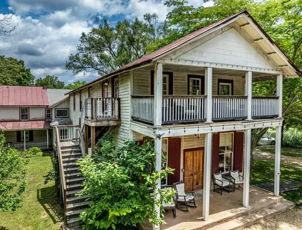 Bliss Point Farm and B&B hotel detail image 1