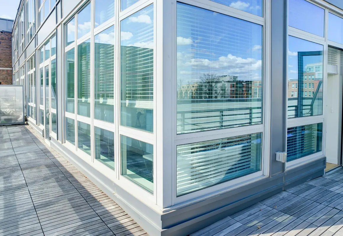 Heaven on Washington - Heart hotel hero