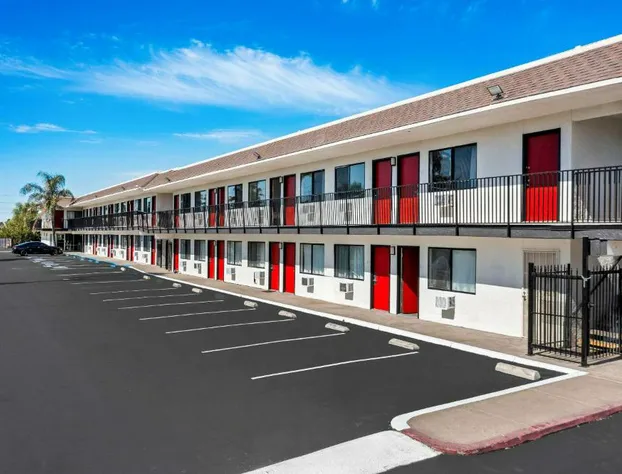 Econo Lodge Stockton near I-5 Fairgrounds hotel detail image 2