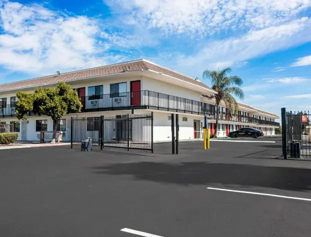 Econo Lodge Stockton near I-5 Fairgrounds hotel detail image 1