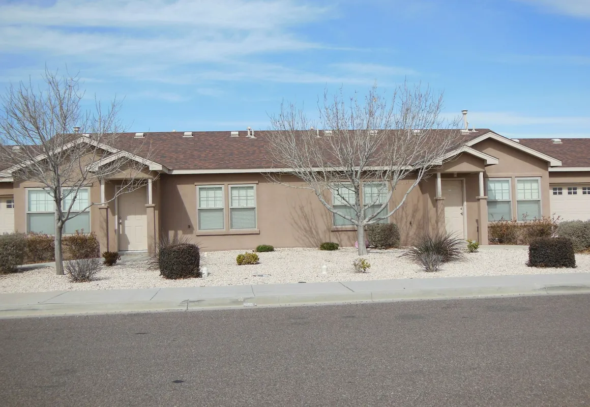 Desert Trails Luxury Suites hotel hero