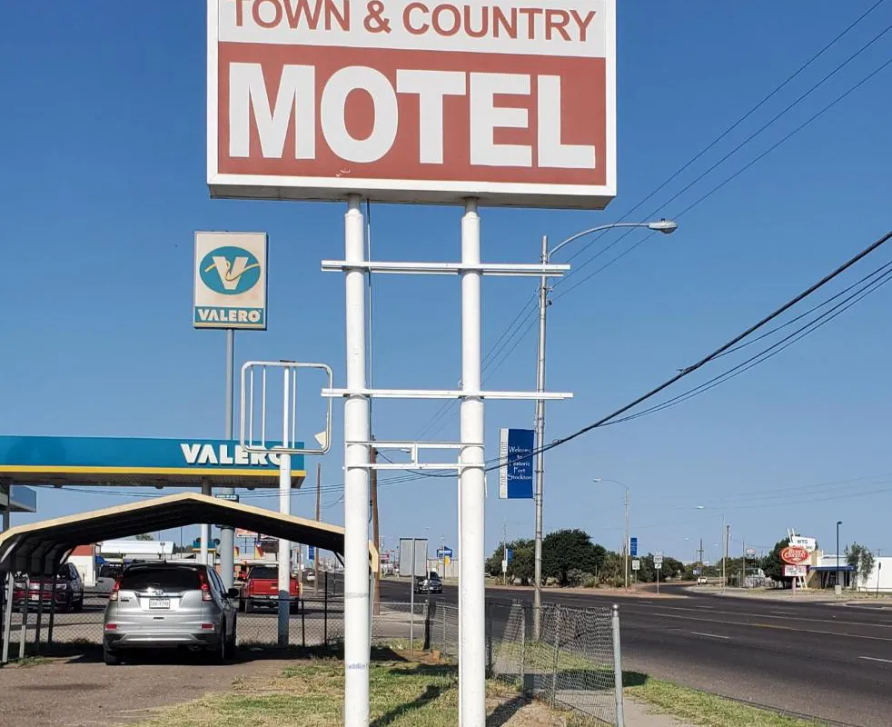 Town & Country Motel hotel hero