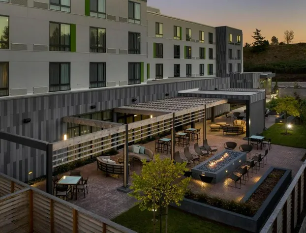 Courtyard by Marriott Portland East hotel detail image 2