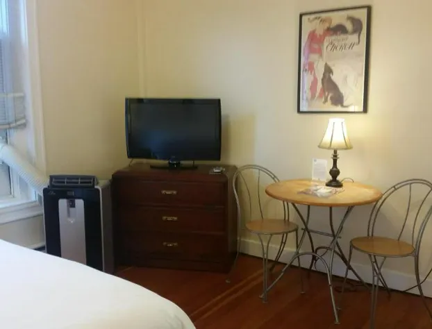 Washington Plaza Apartments hotel detail image 2