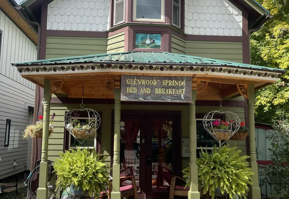 Downtown BnB King Bed Clawfoot Tub & Hot Tub hotel hero