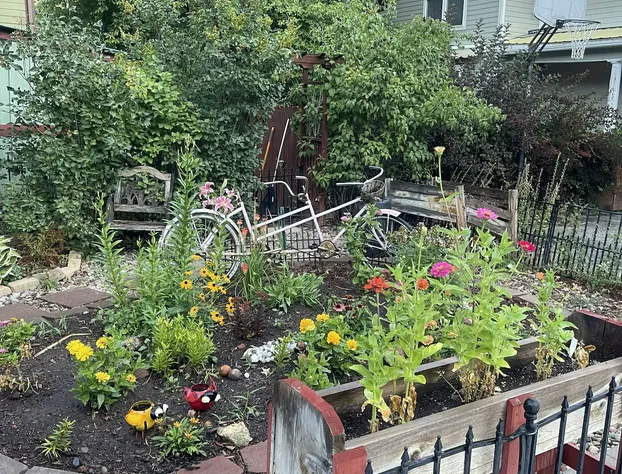 Downtown BnB King Bed Clawfoot Tub & Hot Tub hotel detail image 4