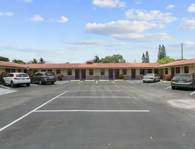 Deluxe Inn hotel detail image 1