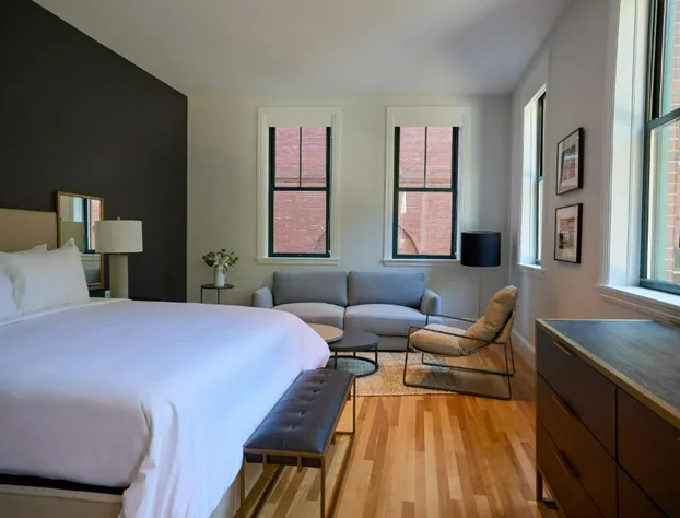 The Docent’s Collection – Thompson Block hotel detail image 4